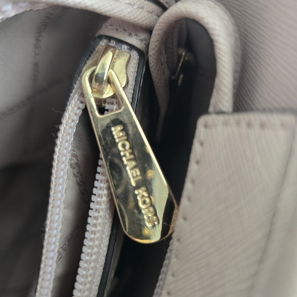 Michael Kors Beige Tote Bag - Picture 13 of 17